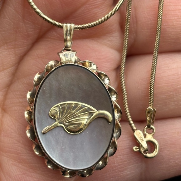 Gold Leaf Pendant Necklace
